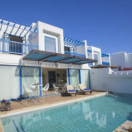 “enjoy The Holiday While Staying In This Villa” 71 *