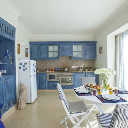“enjoy The Holiday While Staying In This Villa” 71 *