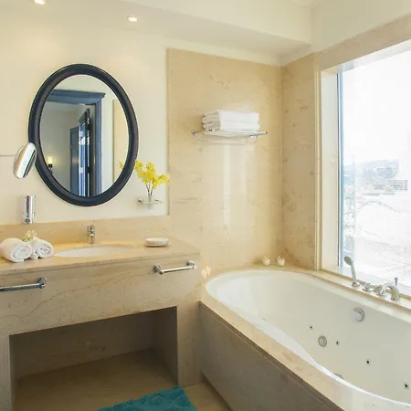 “enjoy The Holiday While Staying In This Villa” 71 *