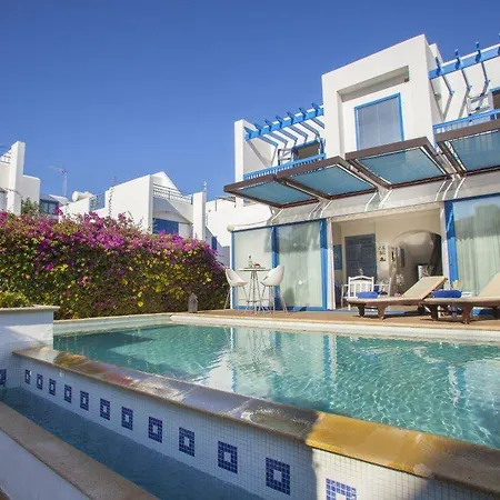 “enjoy The Holiday While Staying In This Villa” 71
